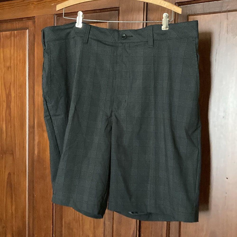 Reebok New Men’s Plaid Grey Black Lightweight Golf Shorts Size 42 Pockets